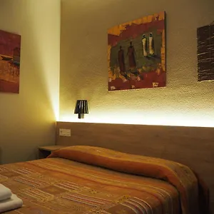 https://hostal-acella.biarritzhotels.info